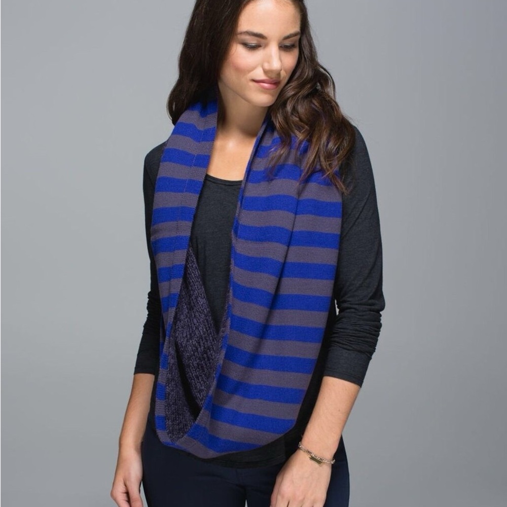 Lululemon Athletica Merino Wool Scarf in Blue and Black